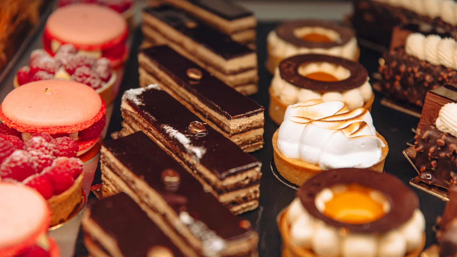 Pâtisseries fines : opéra, tartes, macarons, religieuse